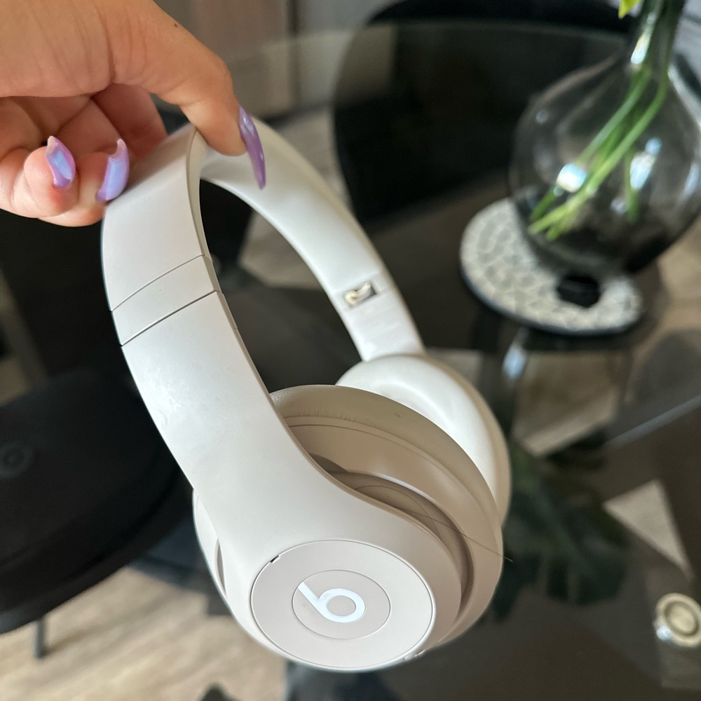 Beats Studio Pro -
Wireless Noise Cancelling Over-the-Ear Headphones
- Sandstone